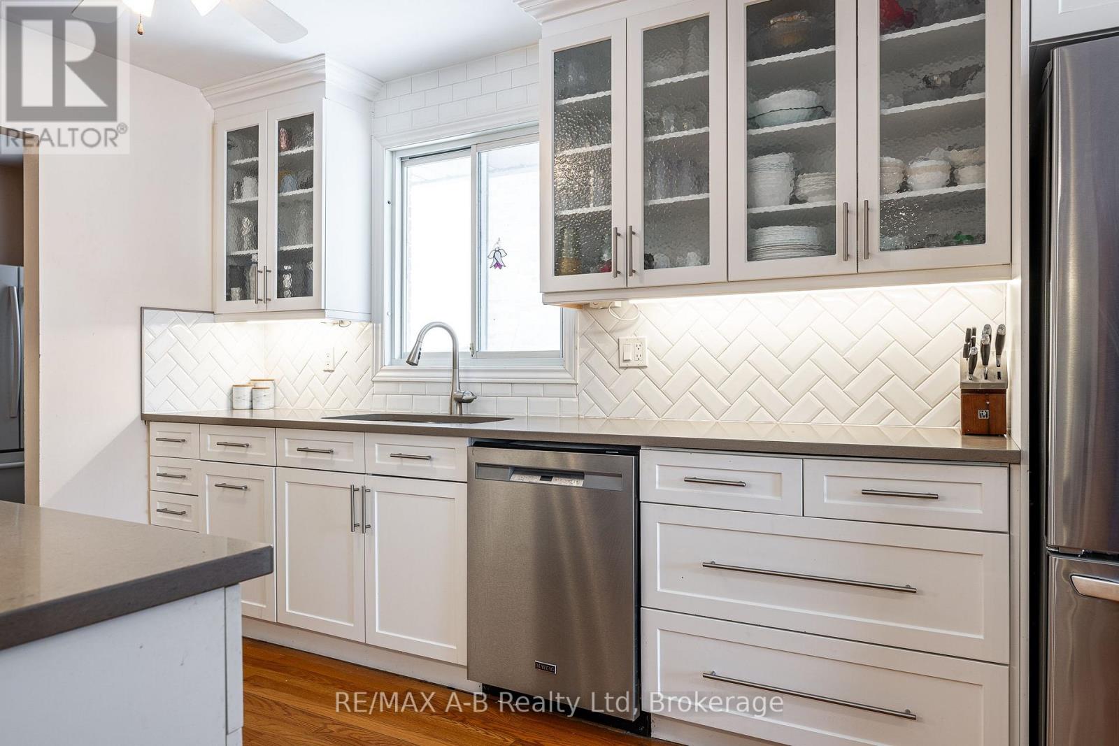 332 WIDDER STREET E - 15