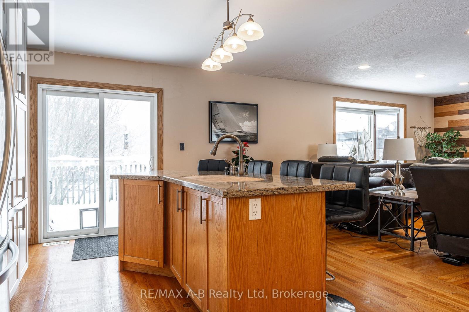 332 WIDDER STREET E - 16