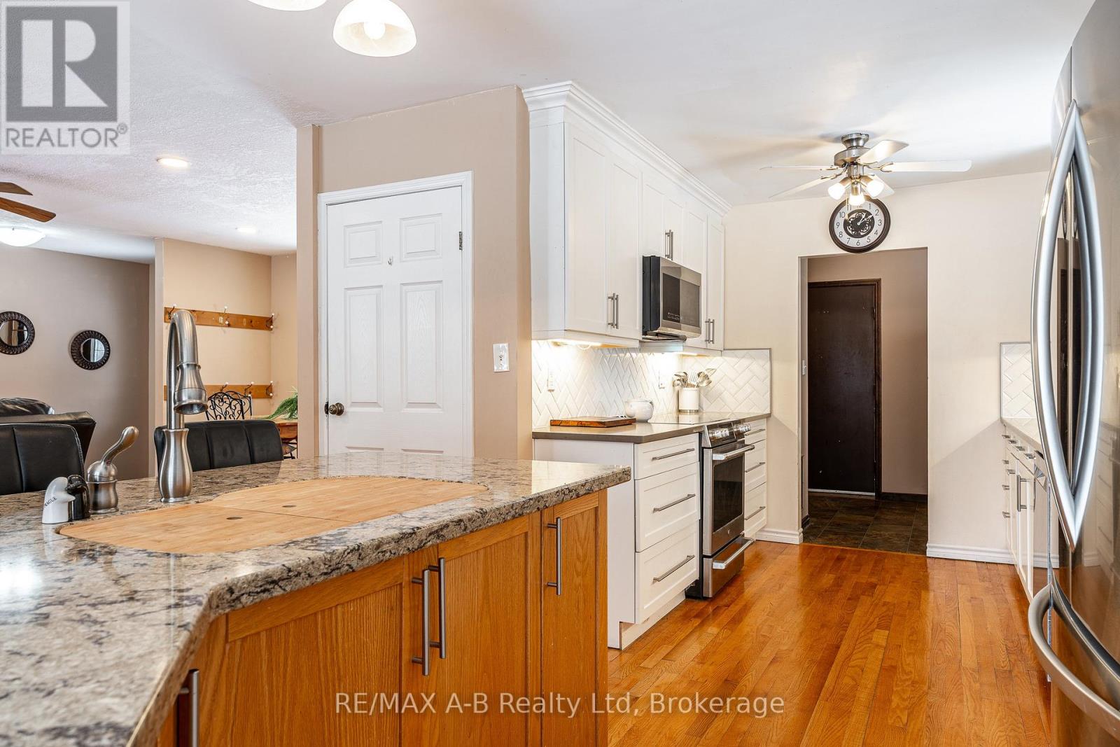 332 WIDDER STREET E - 18