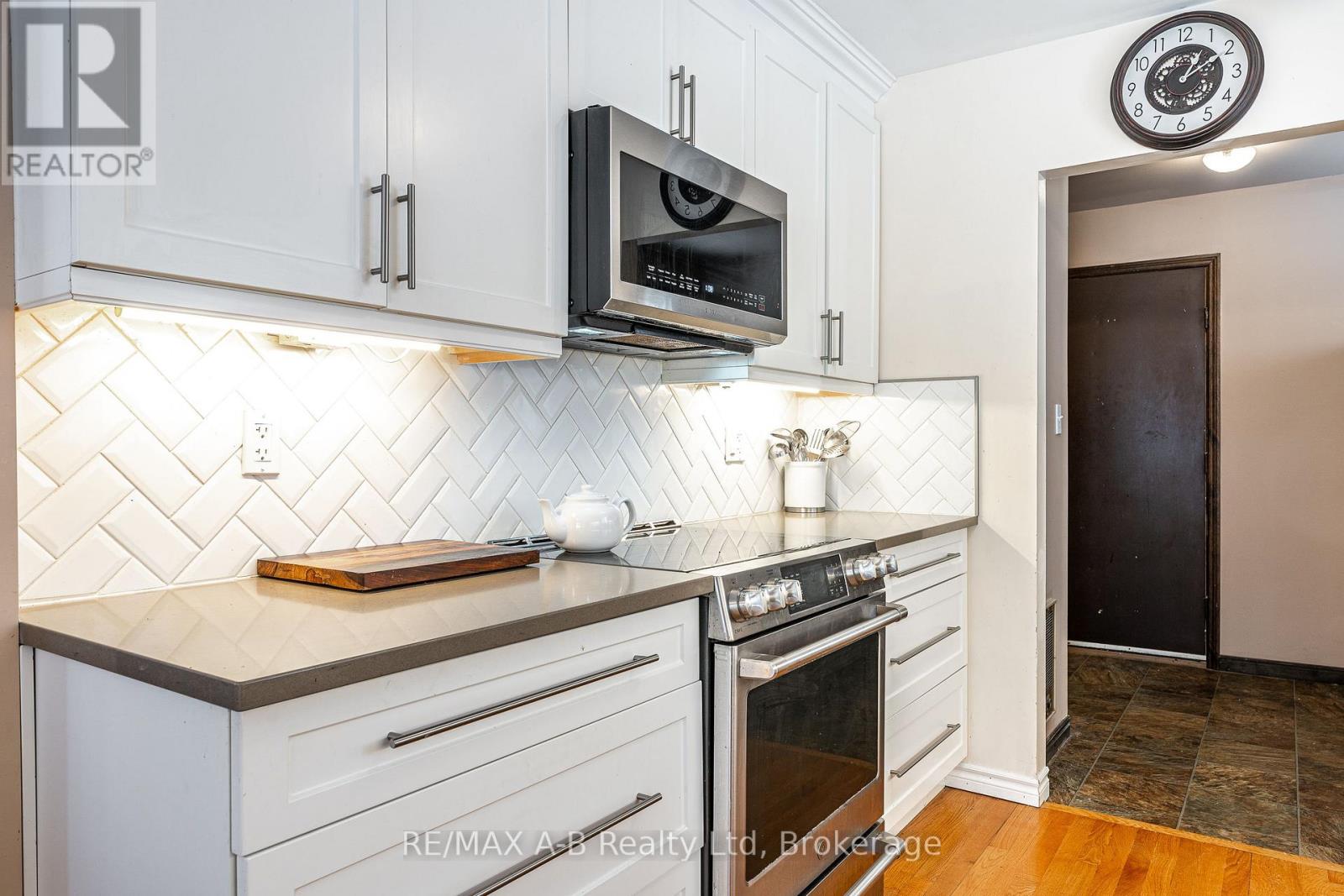 332 WIDDER STREET E - 19