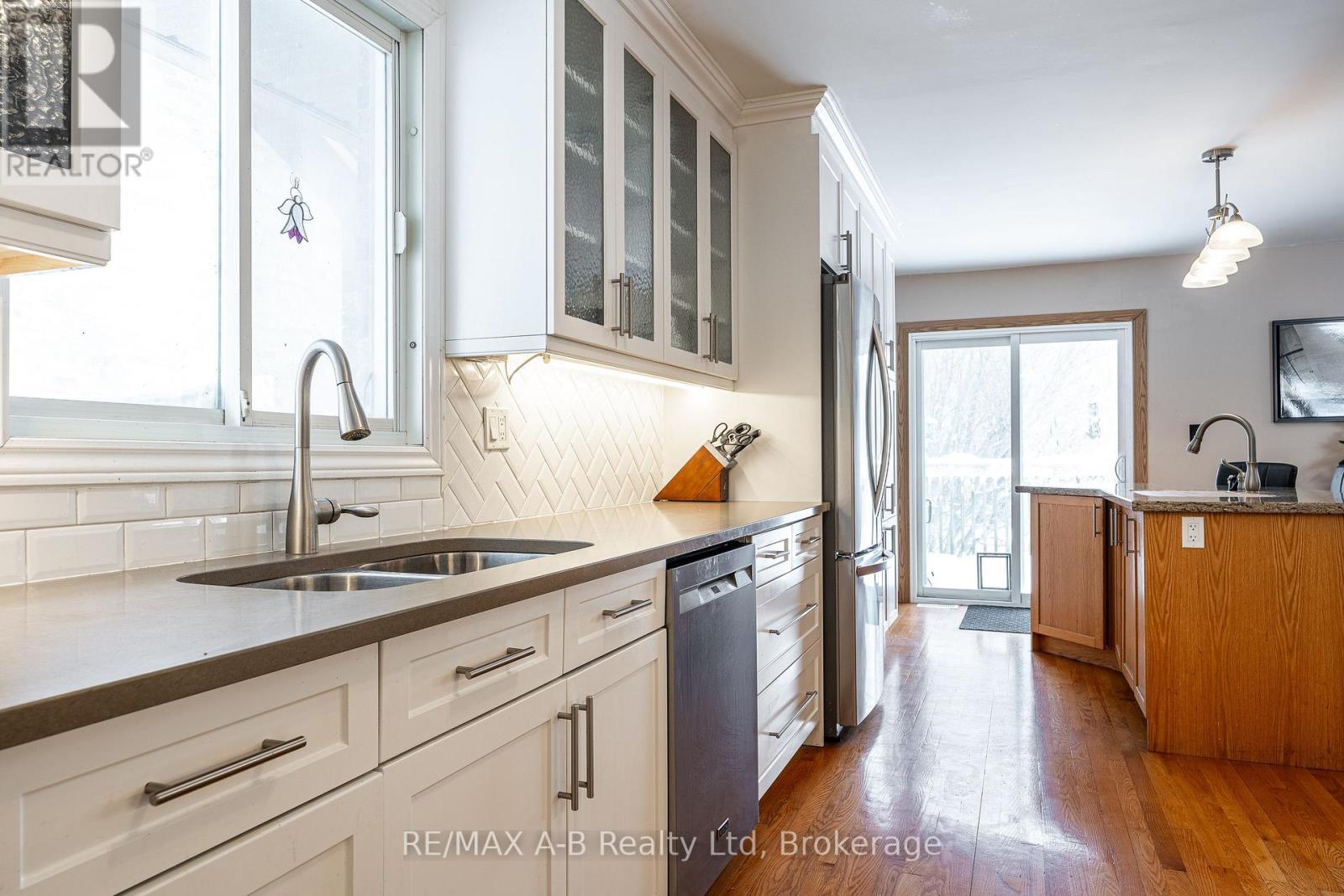 332 WIDDER STREET E - 20