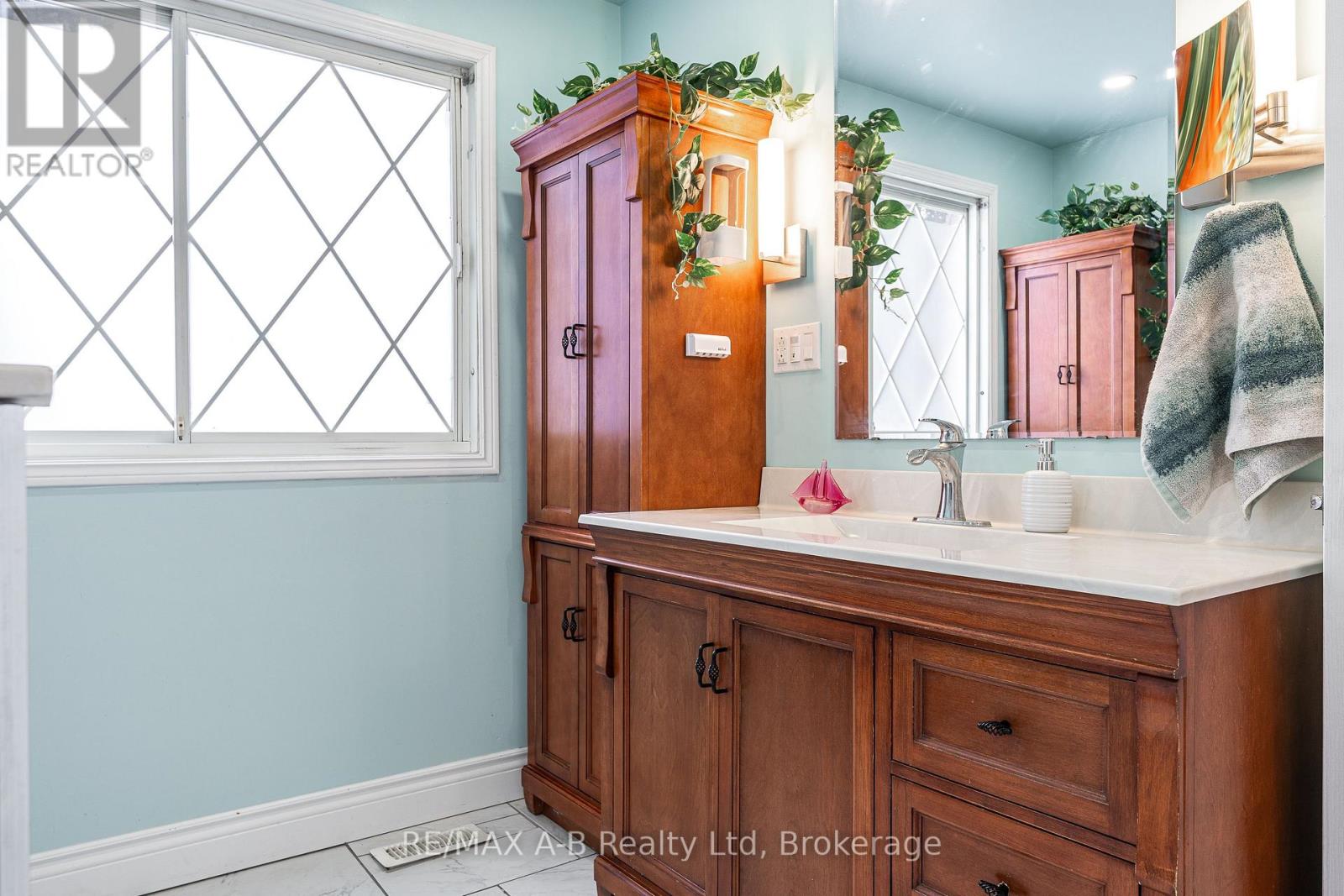 332 WIDDER STREET E - 23