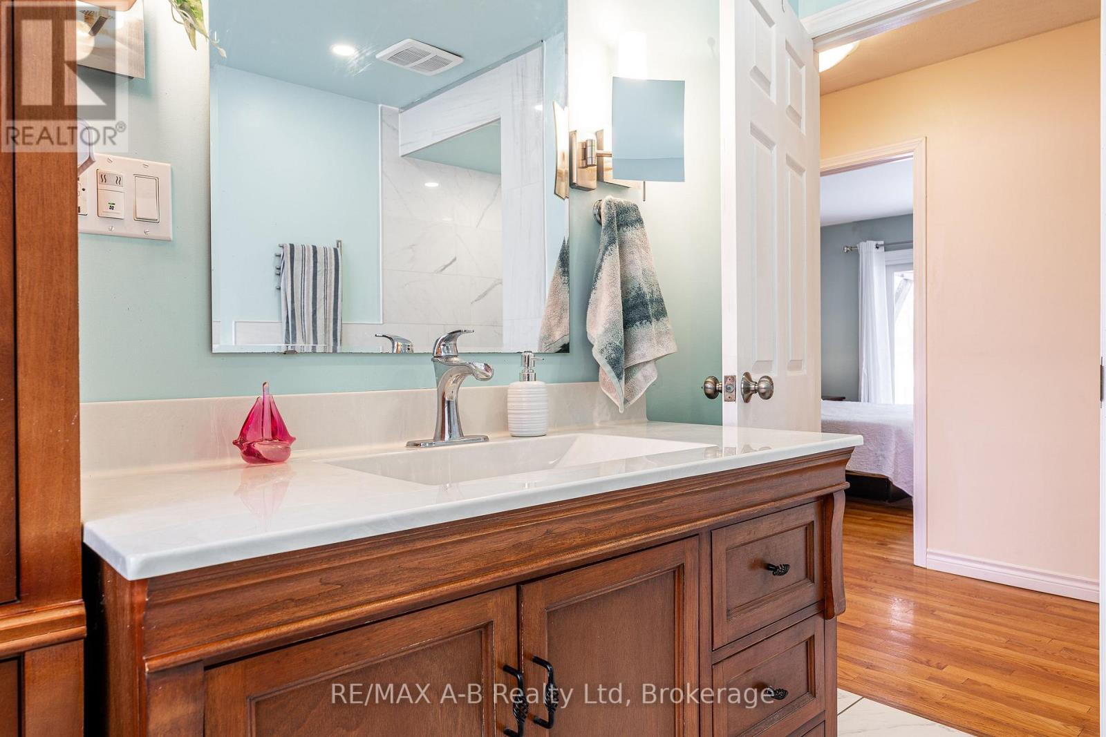 332 WIDDER STREET E - 24