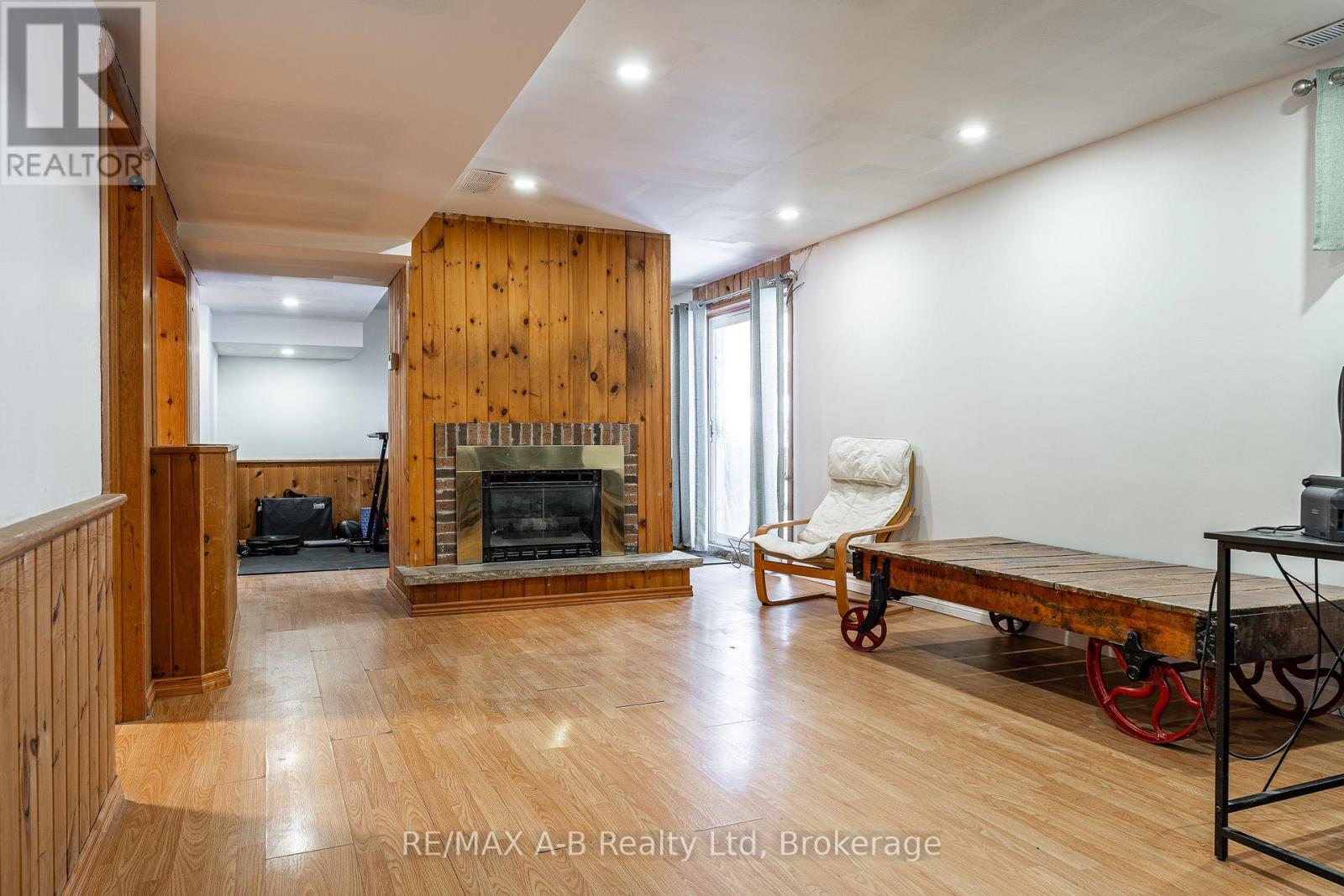 332 WIDDER STREET E - 28