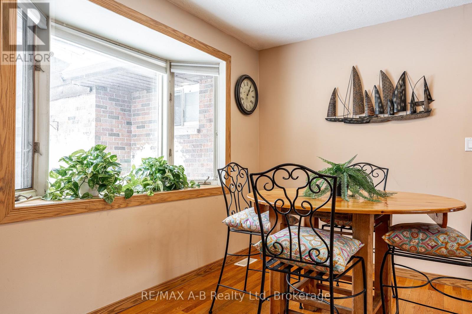 332 WIDDER STREET E - 7