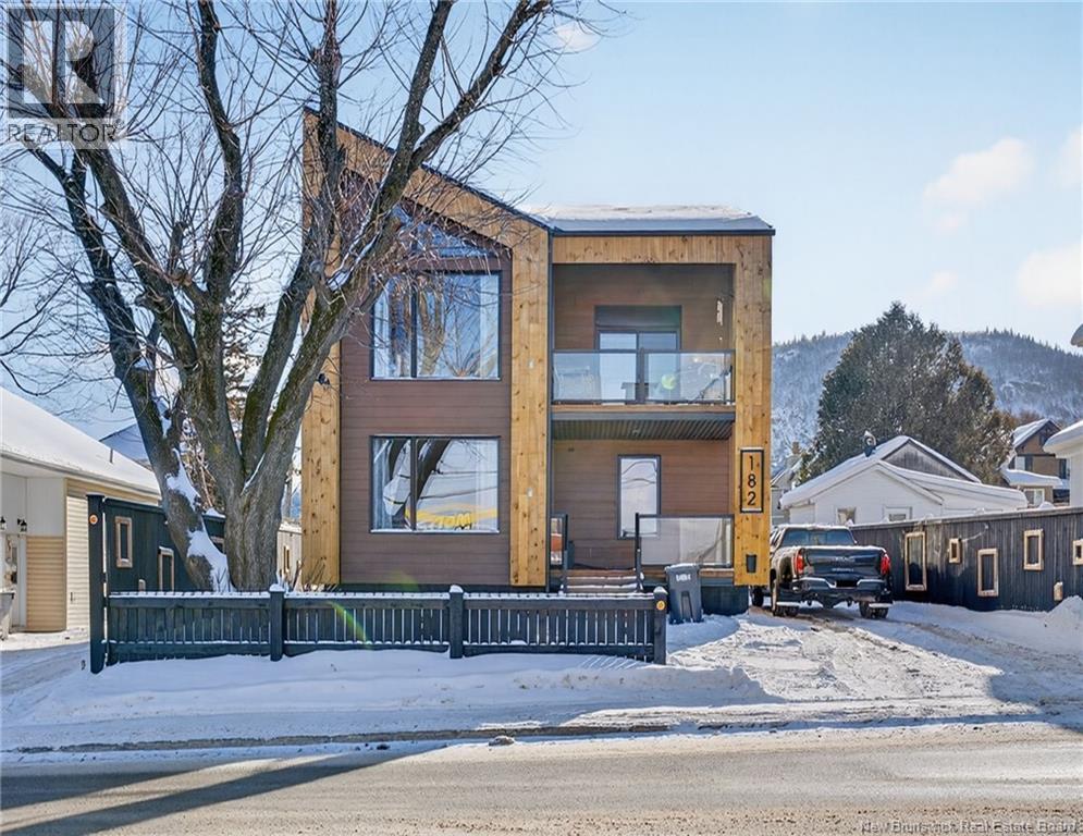 182 Roseberry Street - 1