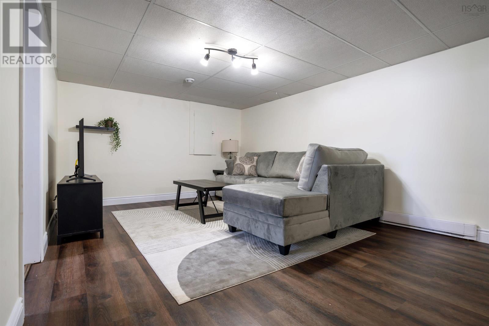 Property 17 of 38 of 28 Holmes Lane