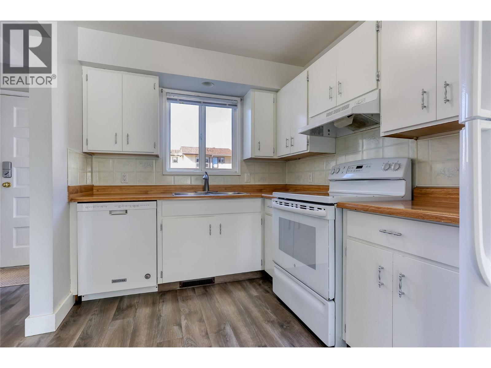 3366 Laurel Crescent, Trail