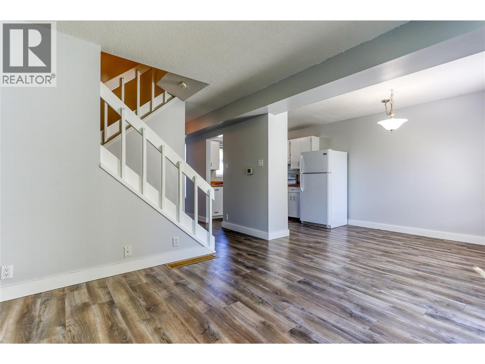 3366 Laurel Crescent, Trail