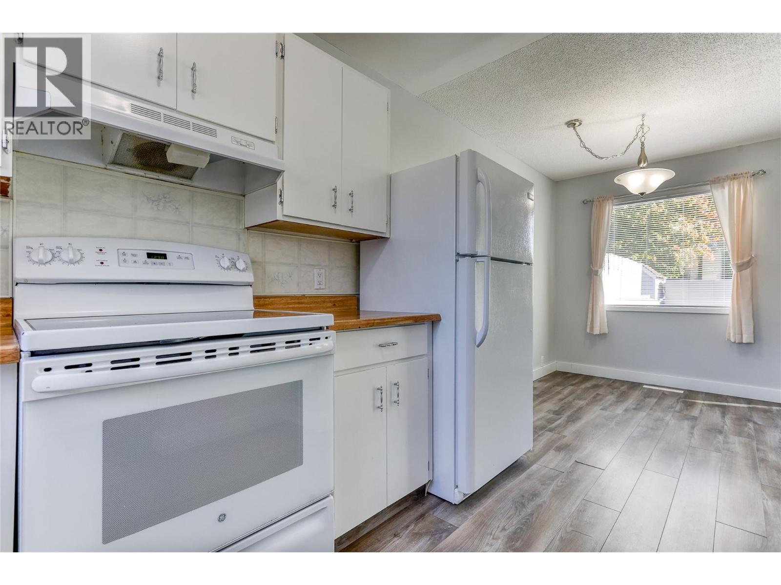 3366 Laurel Crescent, Trail