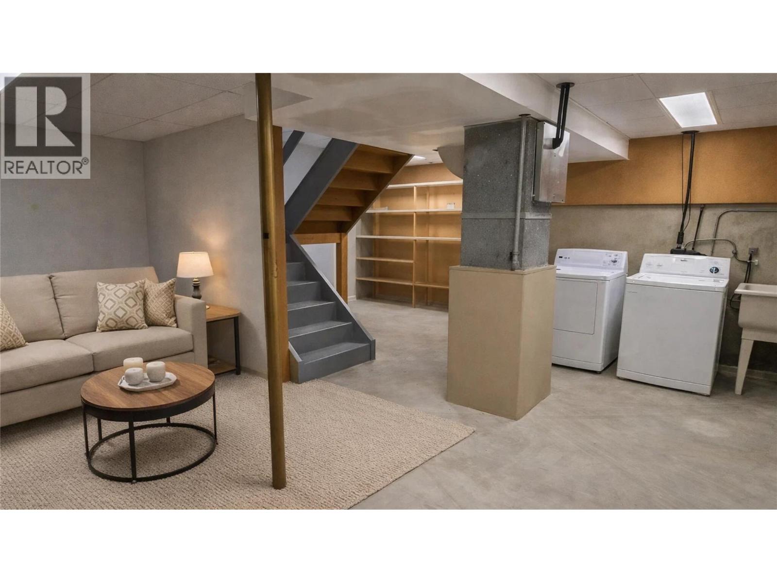 3366 Laurel Crescent, Trail