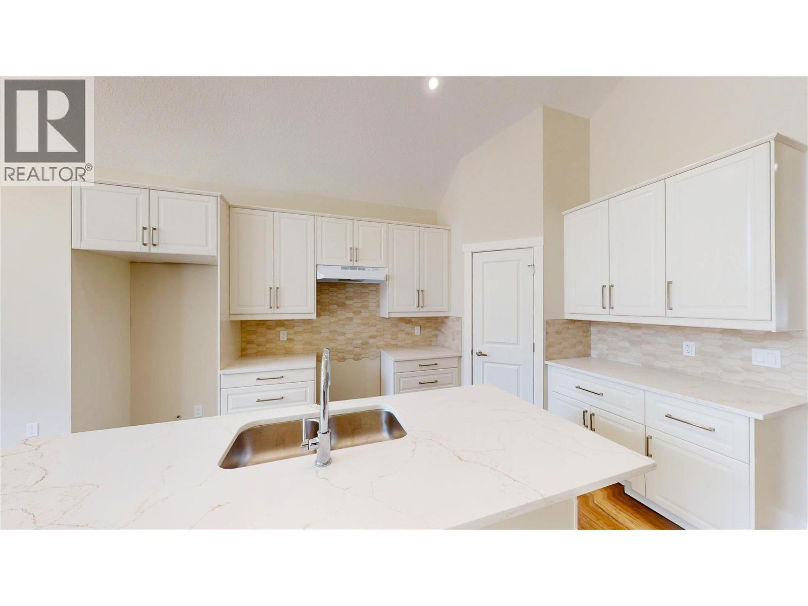 #118 4868 RIVERVIEW DRIVE - 21