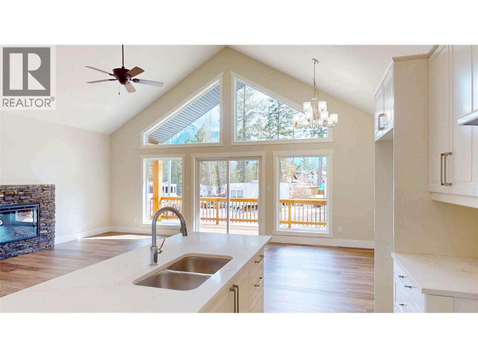 #118 4868 RIVERVIEW DRIVE - 24