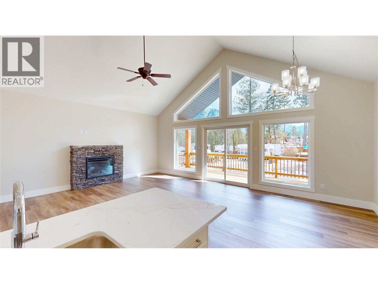 #118 4868 RIVERVIEW DRIVE - 25