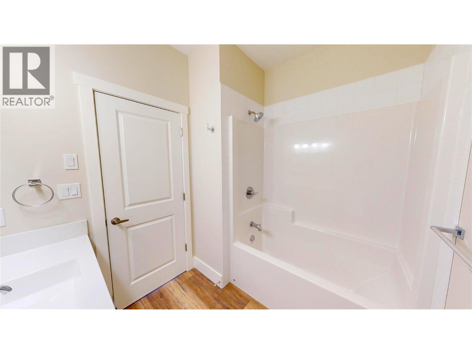 #118 4868 RIVERVIEW DRIVE - 34