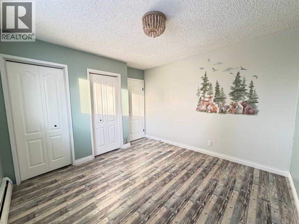 Single Family House 4 Level for Sale in  A Avenue Rosedale Stettler 