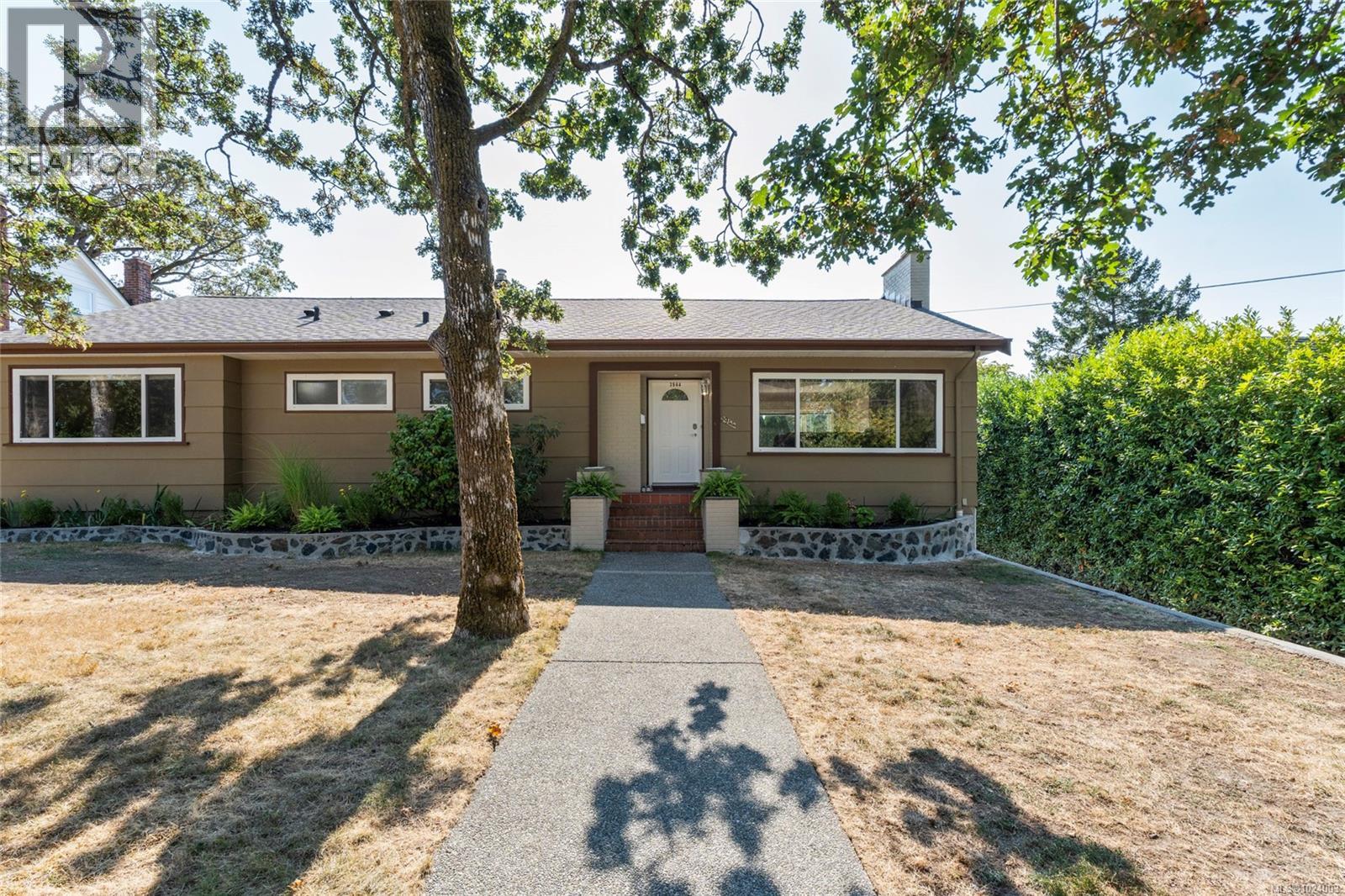  3944 Cedar Hill Cross Road, Saanich