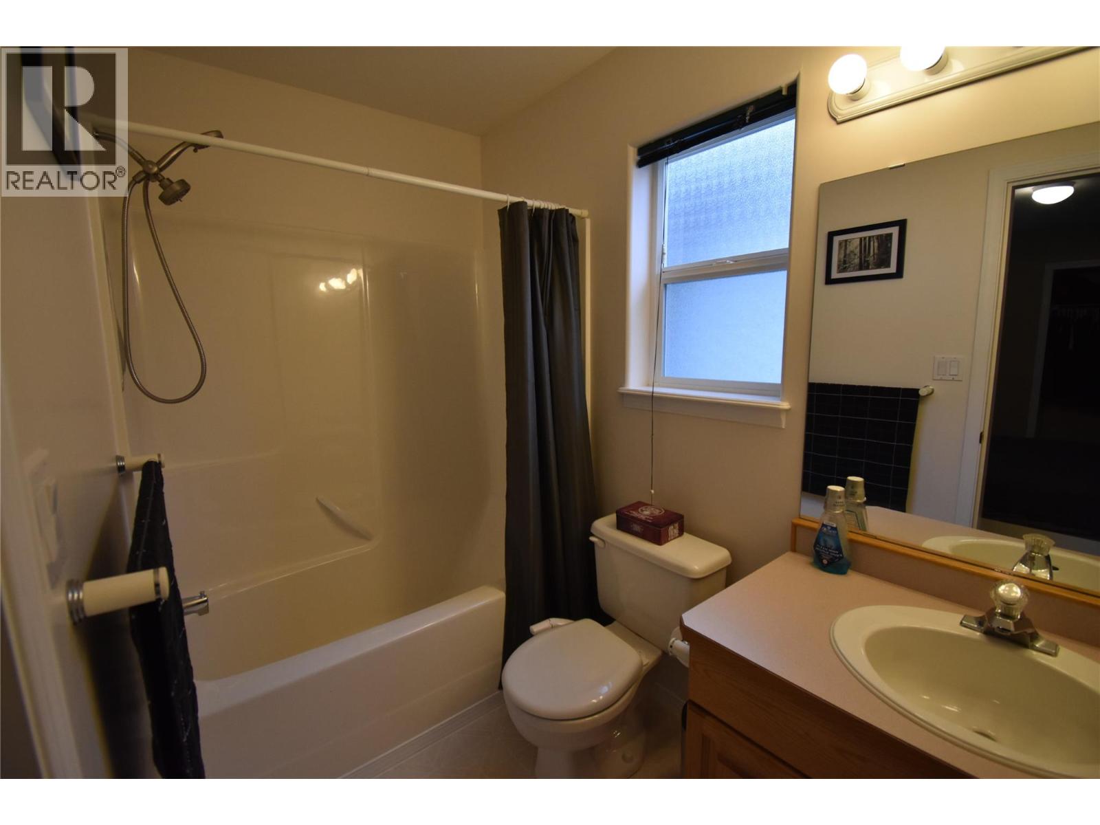 2748 10th Avenue, Castlegar