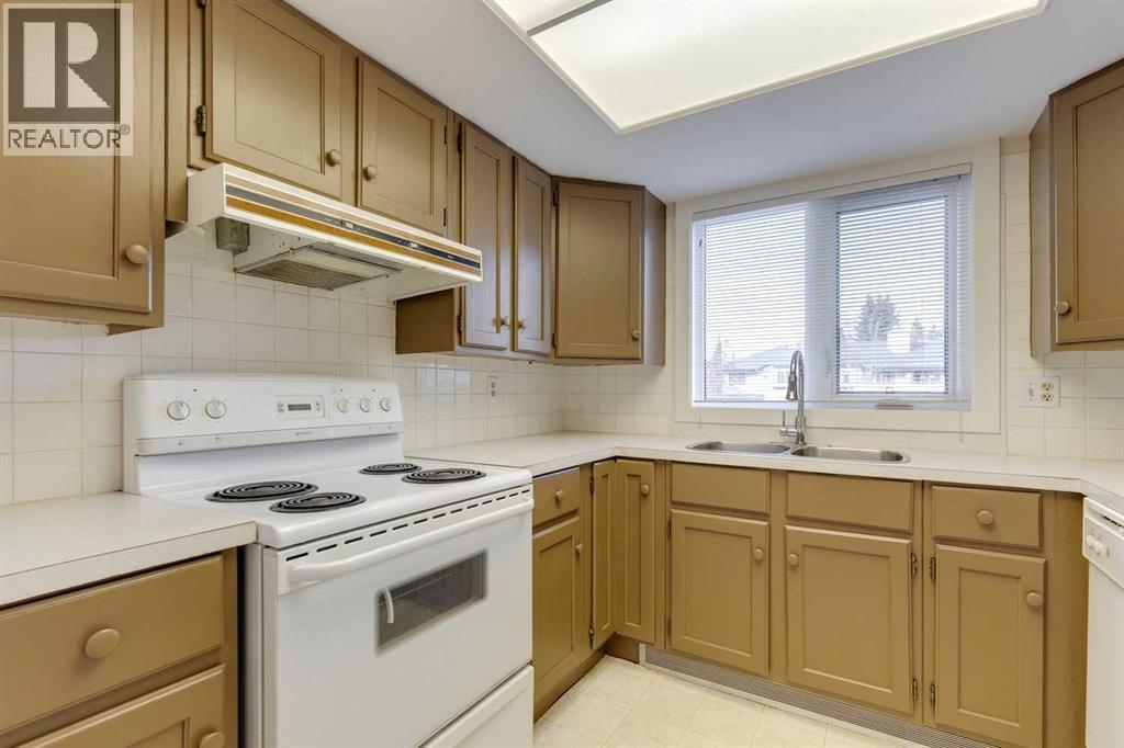 Single Family House for Sale in    Street NW Varsity Calgary 