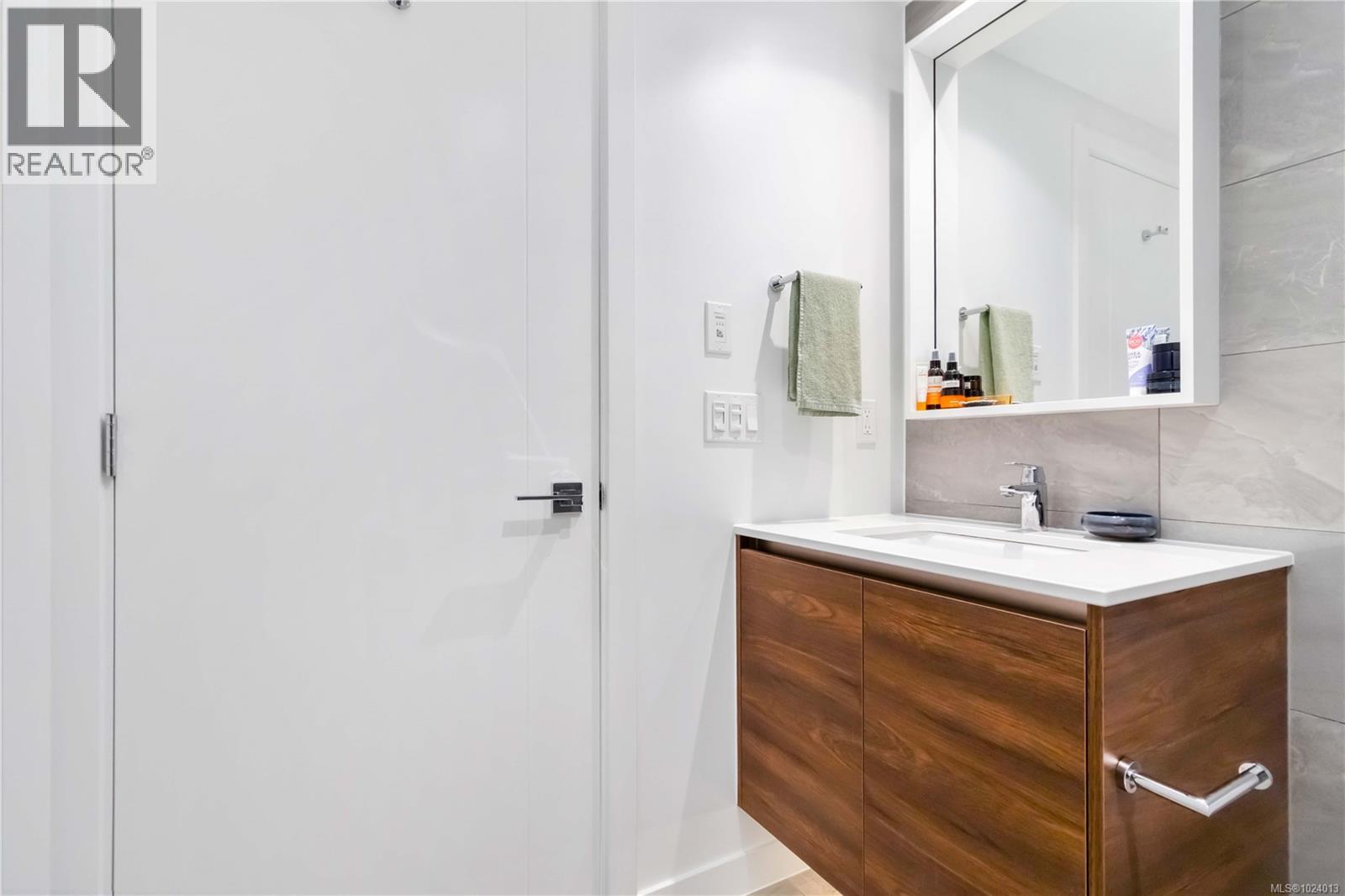 308 369 Tyee Road, Victoria