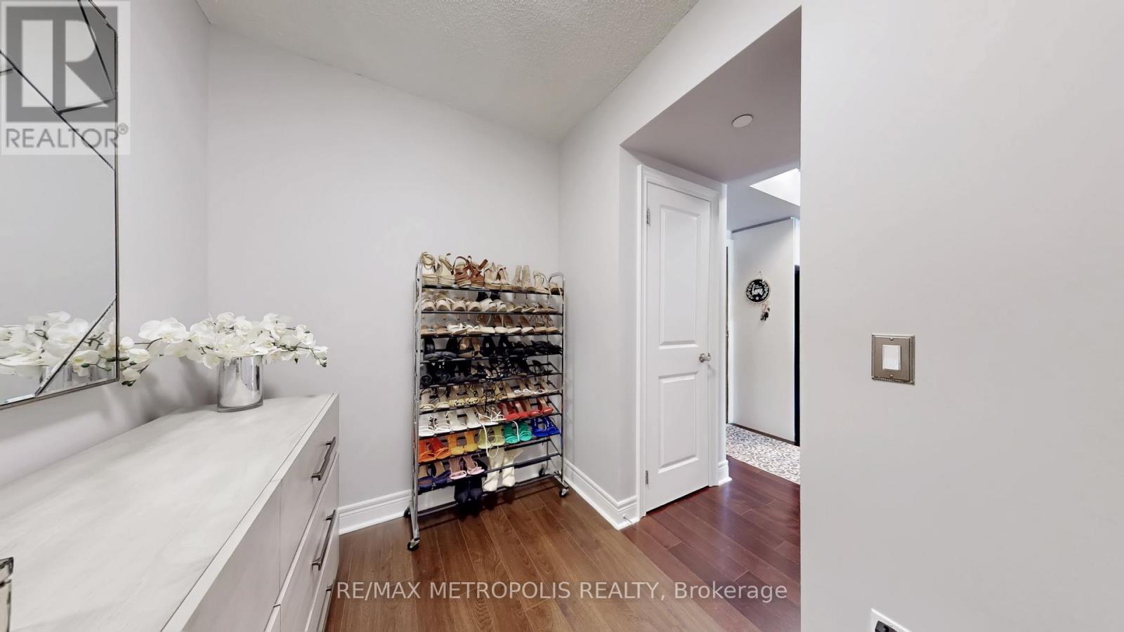 #228 701 SHEPPARD AVENUE W - 17