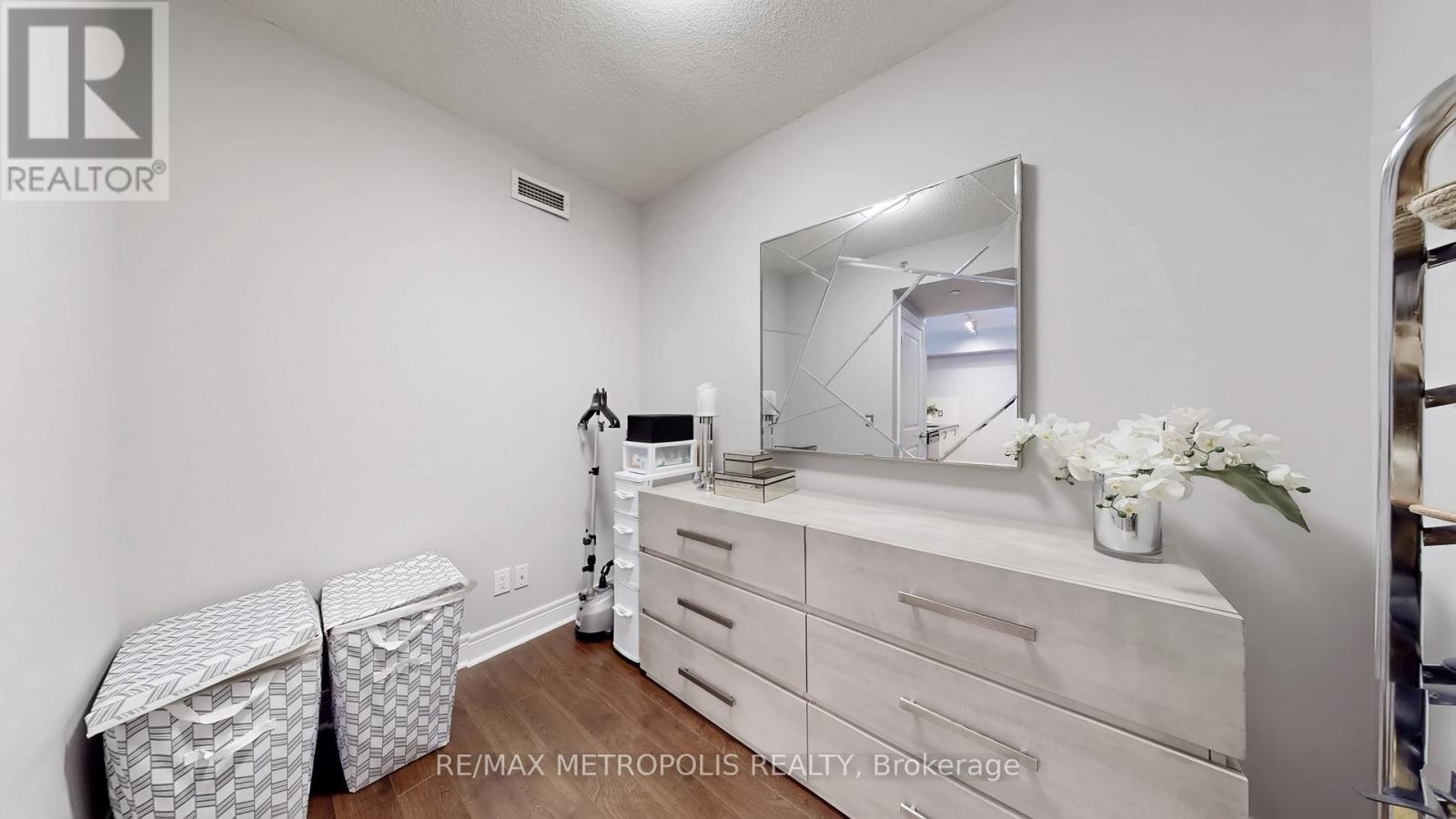 #228 701 SHEPPARD AVENUE W - 18