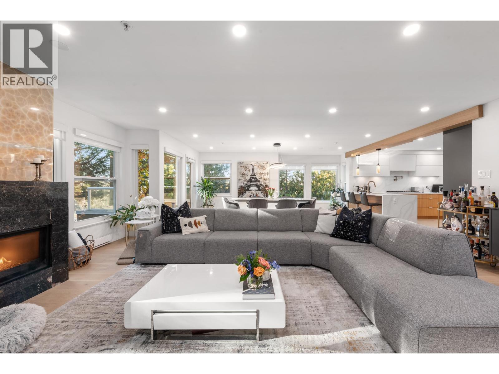 11 2425 EDGEMONT BOULEVARD, North Vancouver