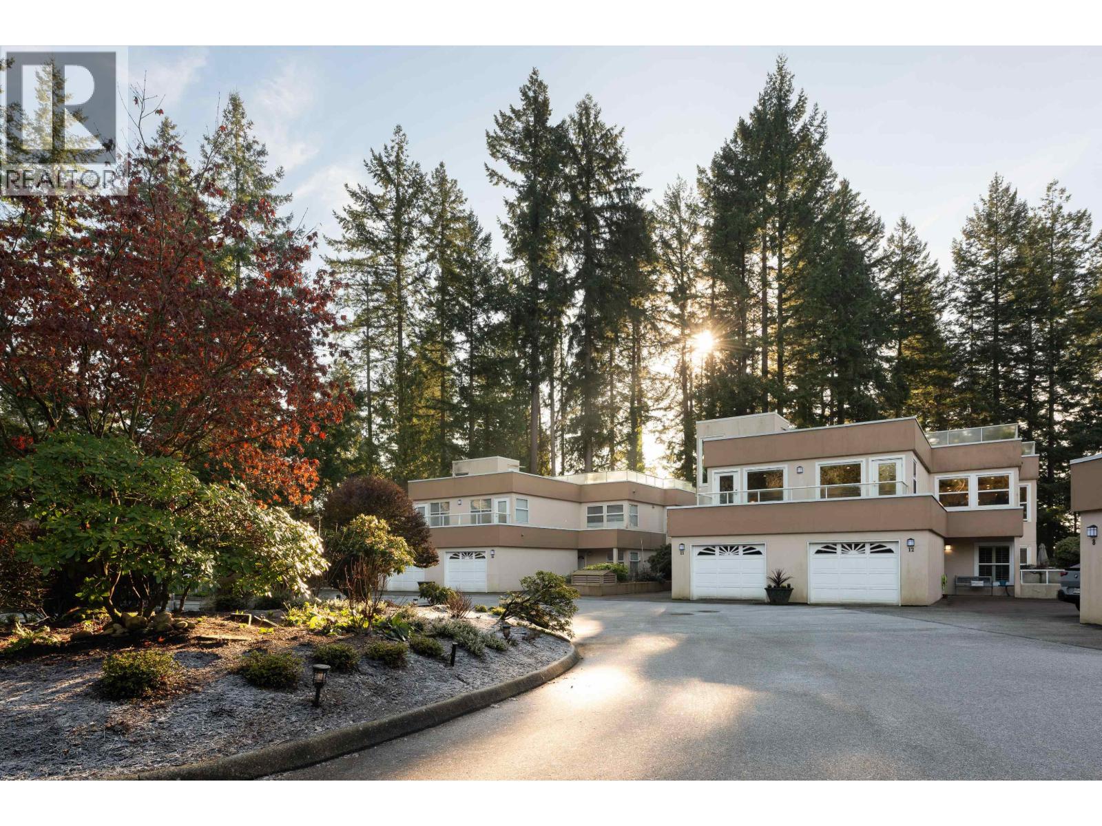 11 2425 EDGEMONT BOULEVARD - Photo 3 of 33, North Vancouver, British Columbia