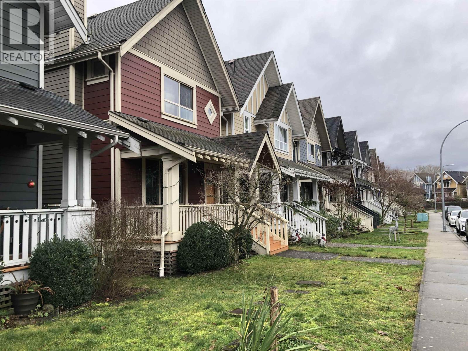 252 JENSEN STREET - Photo 2 of 28, New Westminster, British Columbia