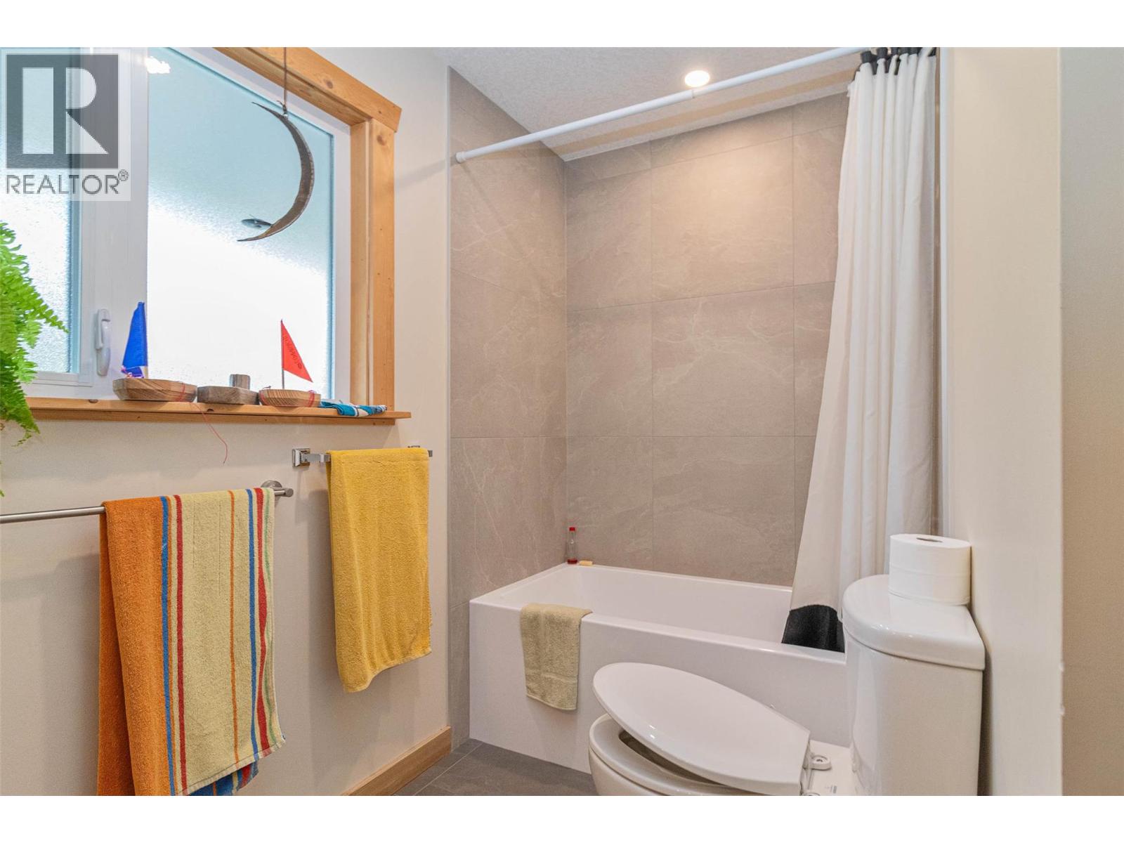  2741 Sugosa Place, West Kelowna