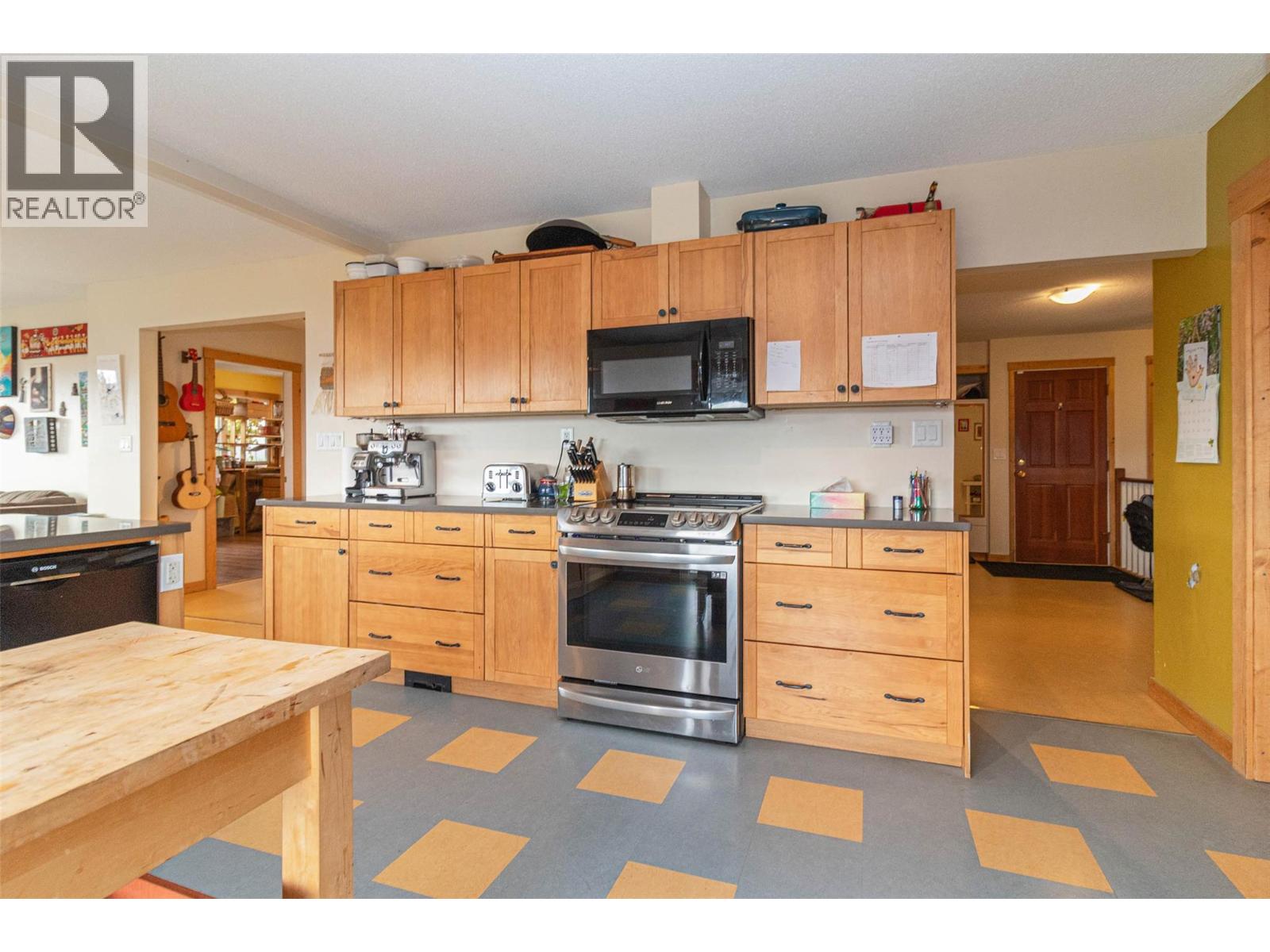  2741 Sugosa Place, West Kelowna