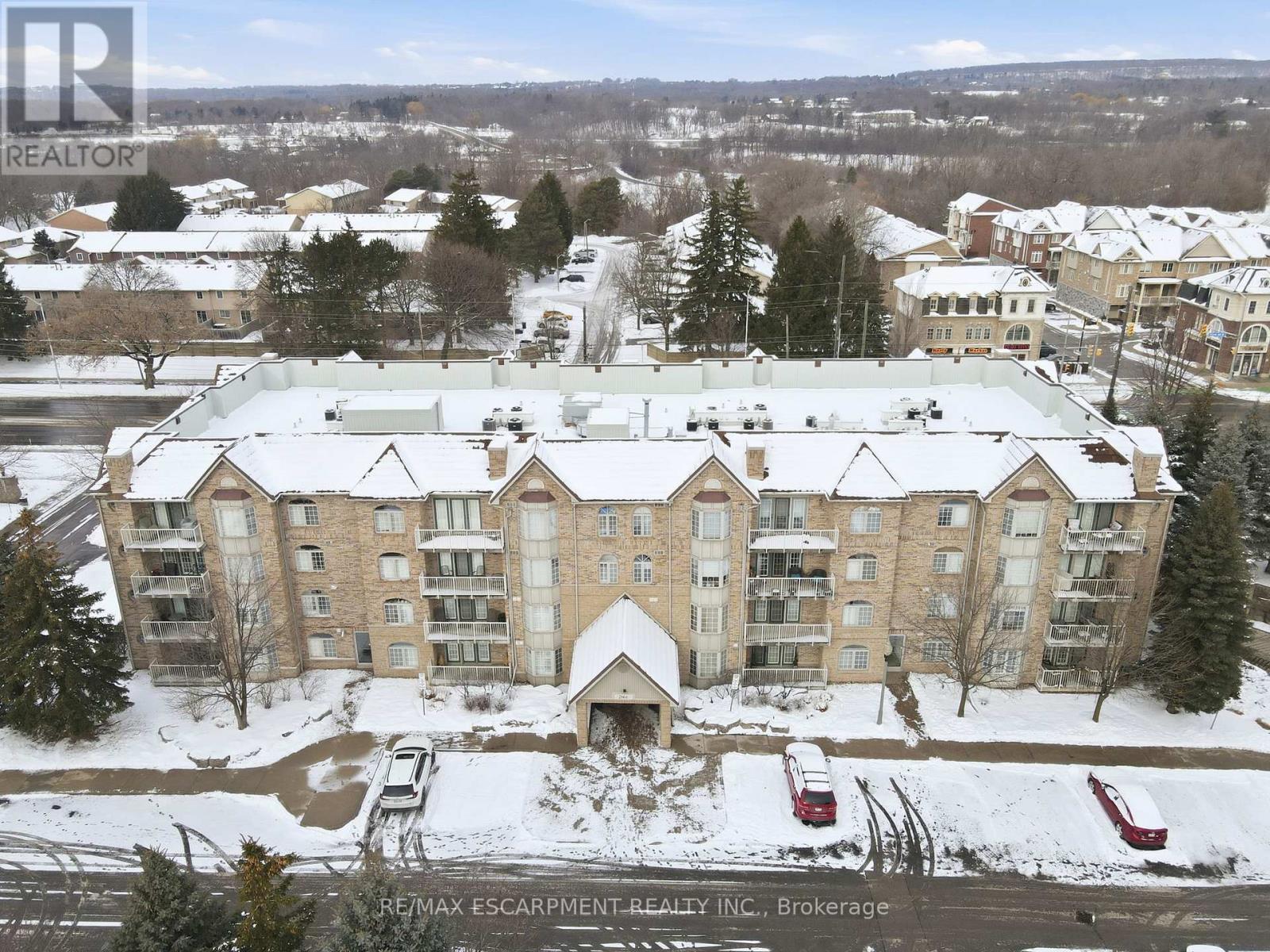 E106 - 216 PLAINS ROAD W - Photo 2 of 42, Burlington (Bayview), Ontario