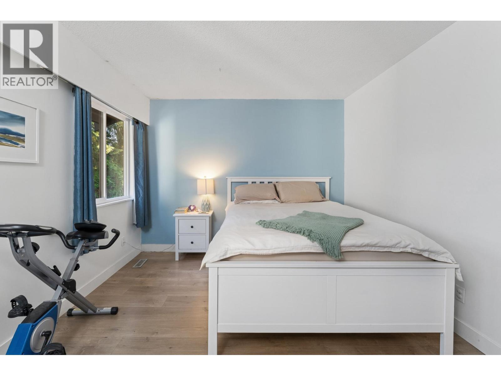 2060 DEEP COVE CRESCENT, North Vancouver