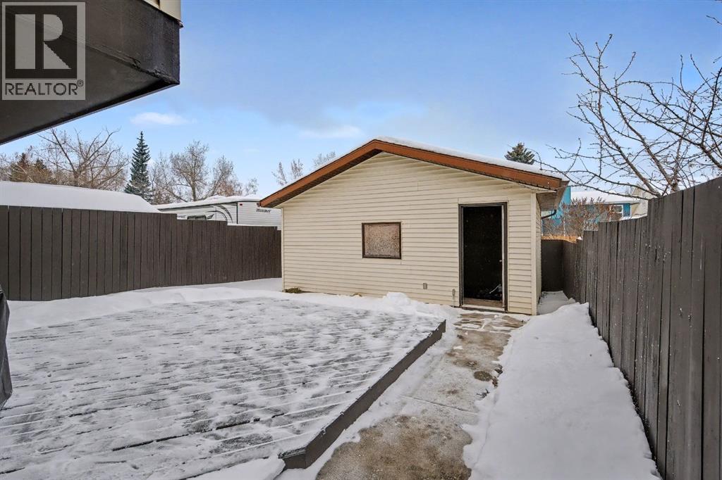 Single Family House 4 Level for Sale in  Woodglen Crescent SW Woodbine Calgary 