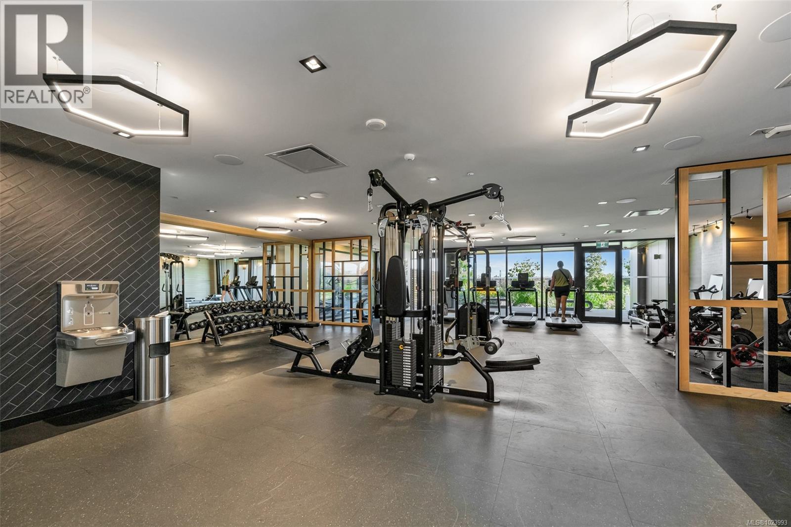 #1108 363 Tyee Rd - 33