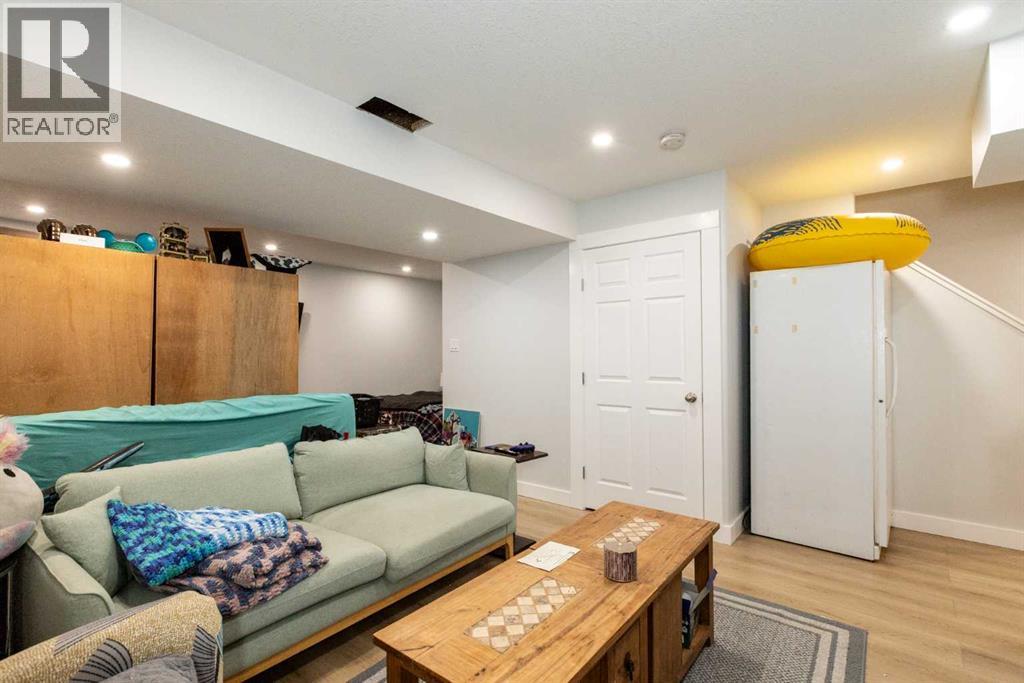 5032 47 Street, Sylvan Lake