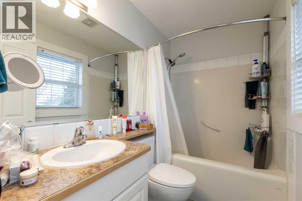 5032 47 Street, Sylvan Lake