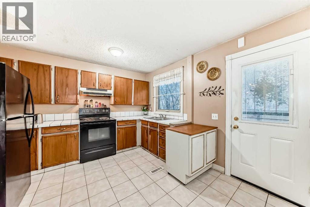 Single Family House for Sale in    Street NE Pineridge Calgary 