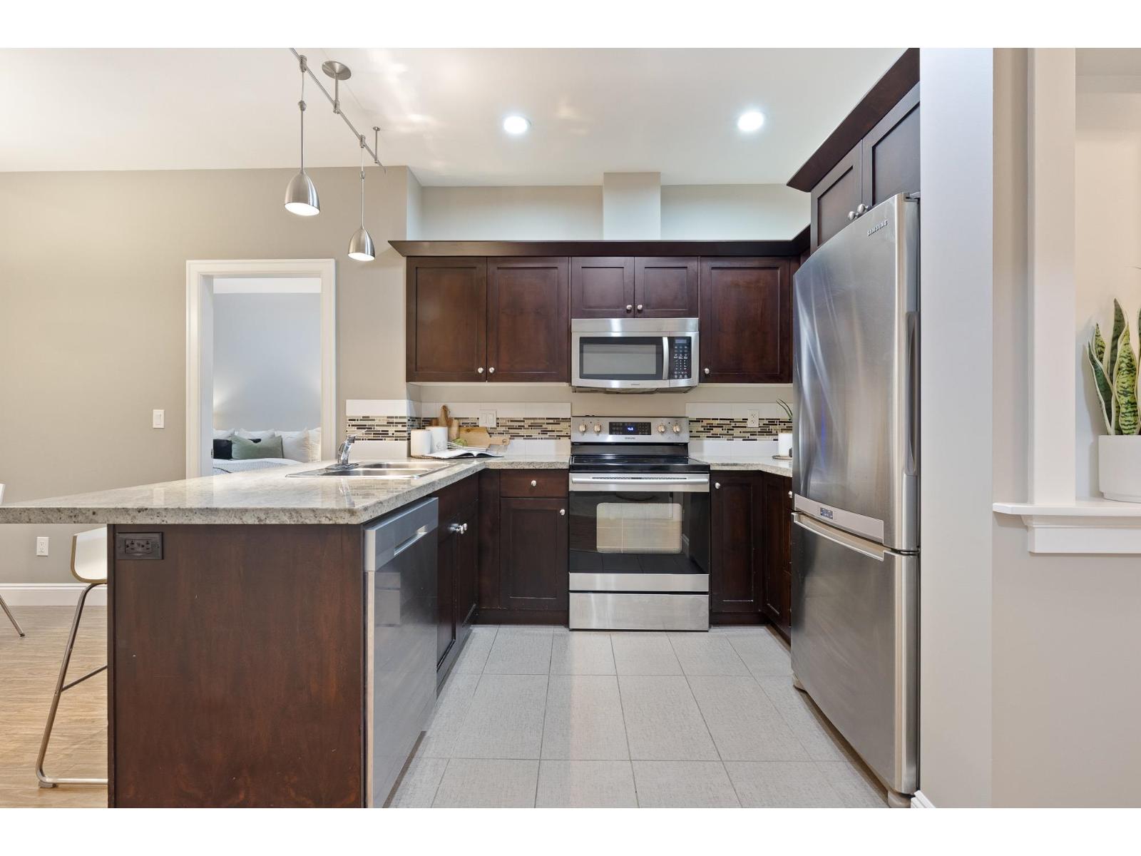 406 45640 ALMA AVENUE, Vedder Crossing, Chilliwack