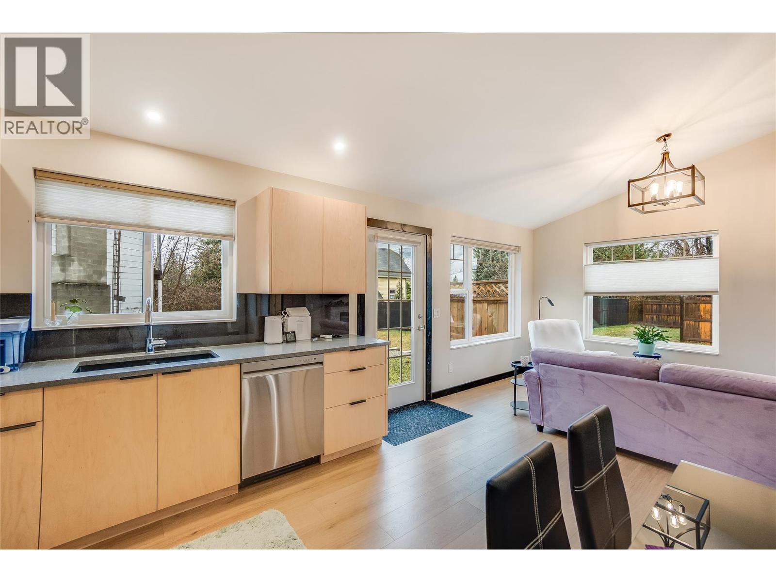 #1 611 UNION STREET - 10