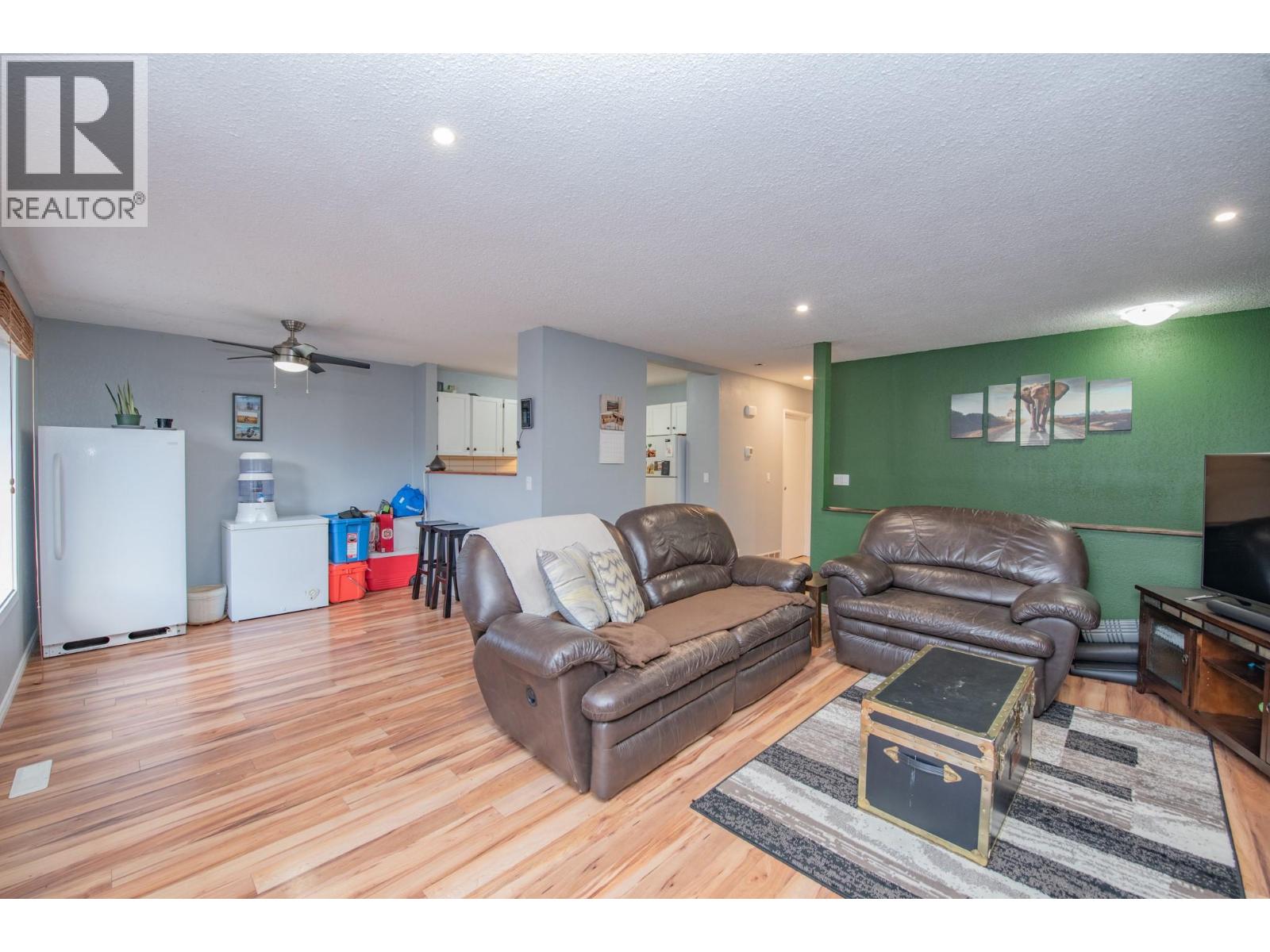 5121 27 Avenue - 11