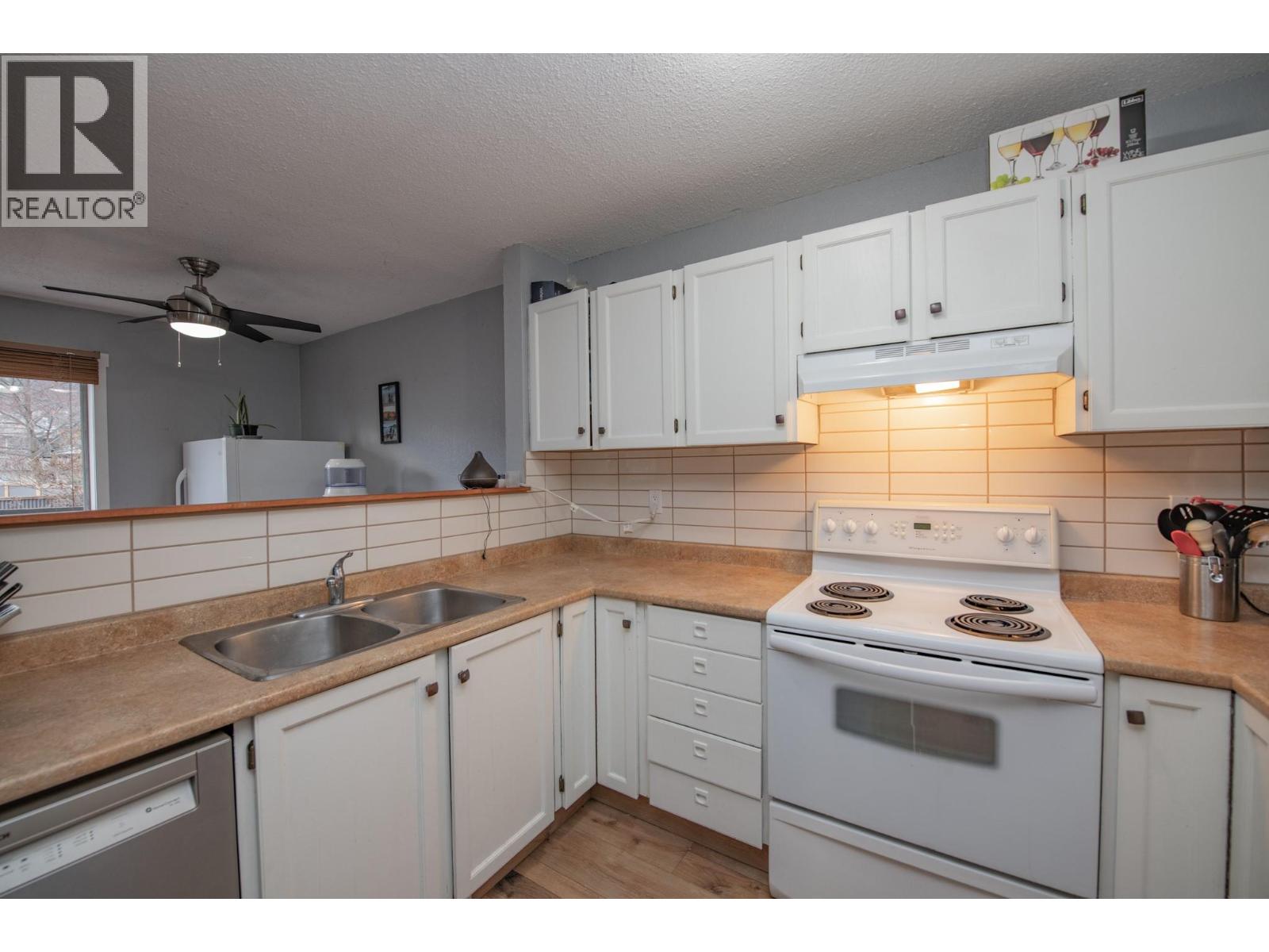 5121 27 Avenue - 5