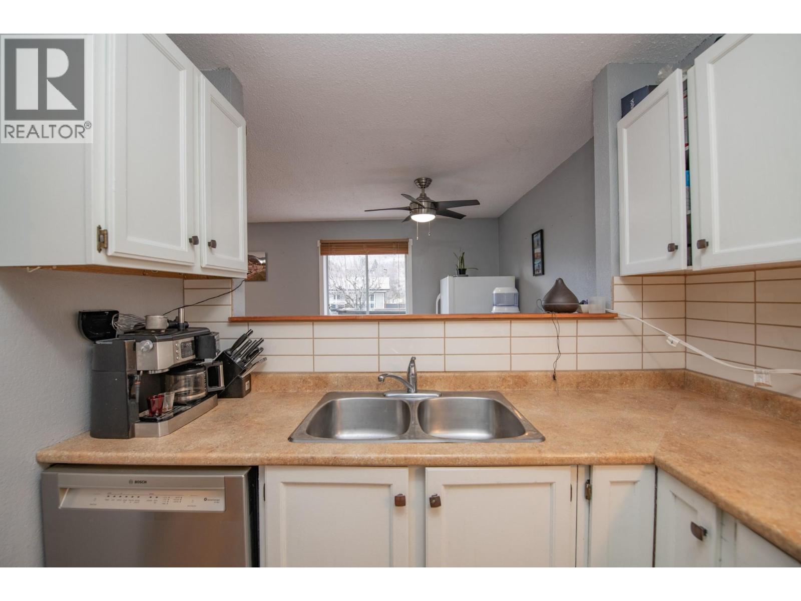 5121 27 Avenue - 7