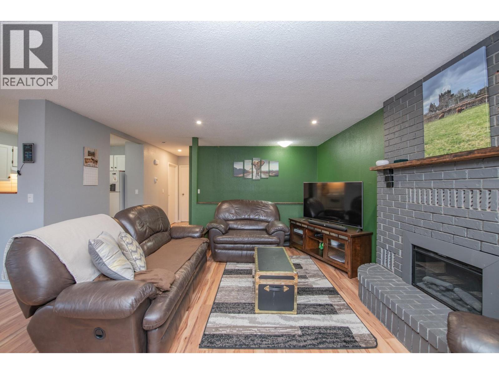 5121 27 Avenue - 10