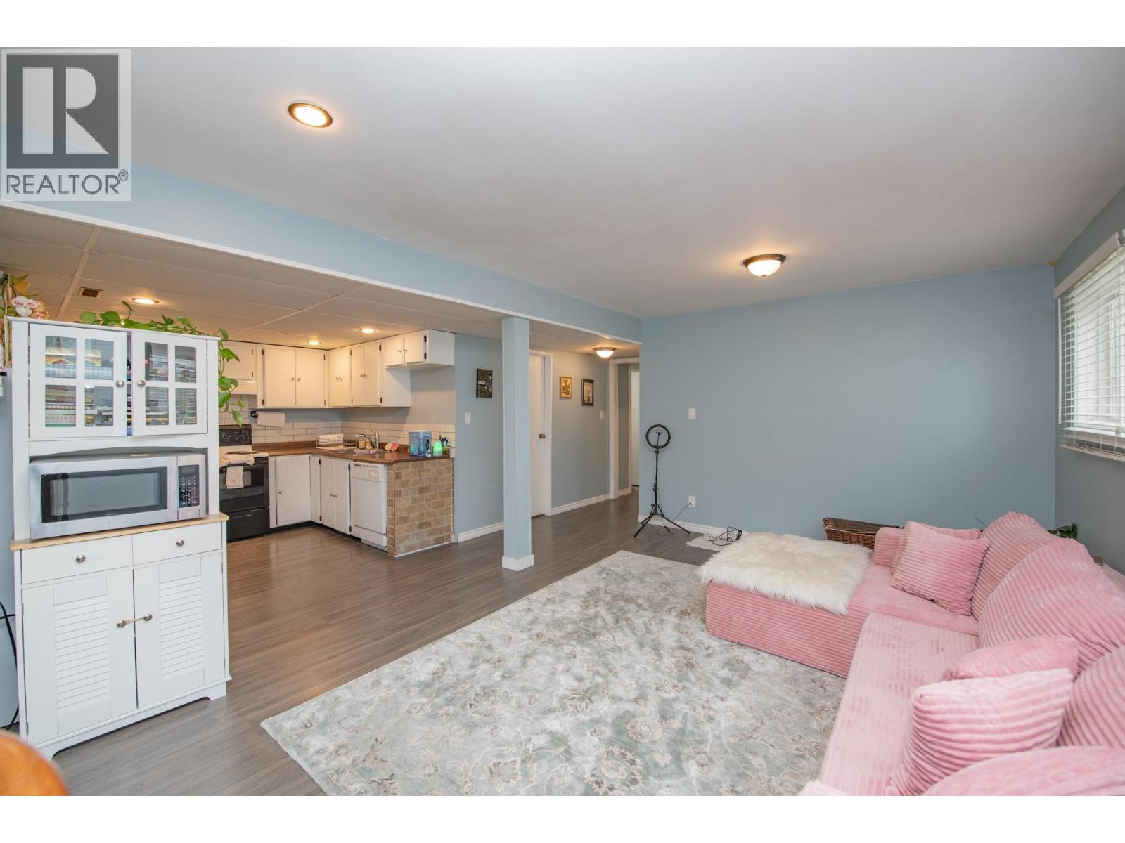 5121 27 Avenue - 31