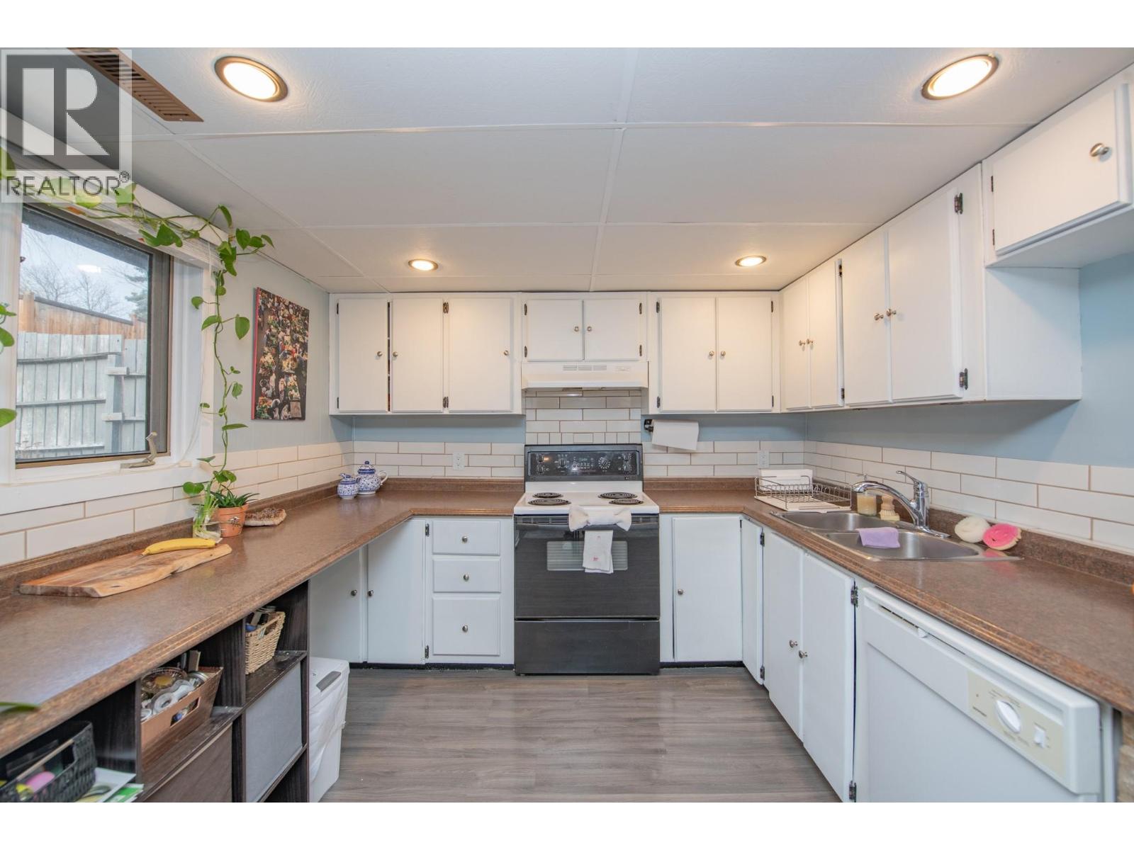 5121 27 Avenue - 26