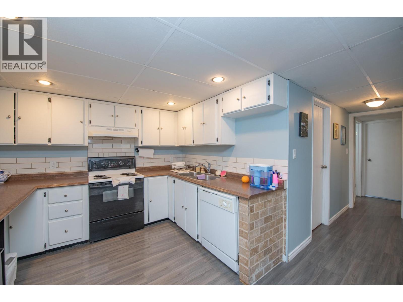 5121 27 Avenue - 27