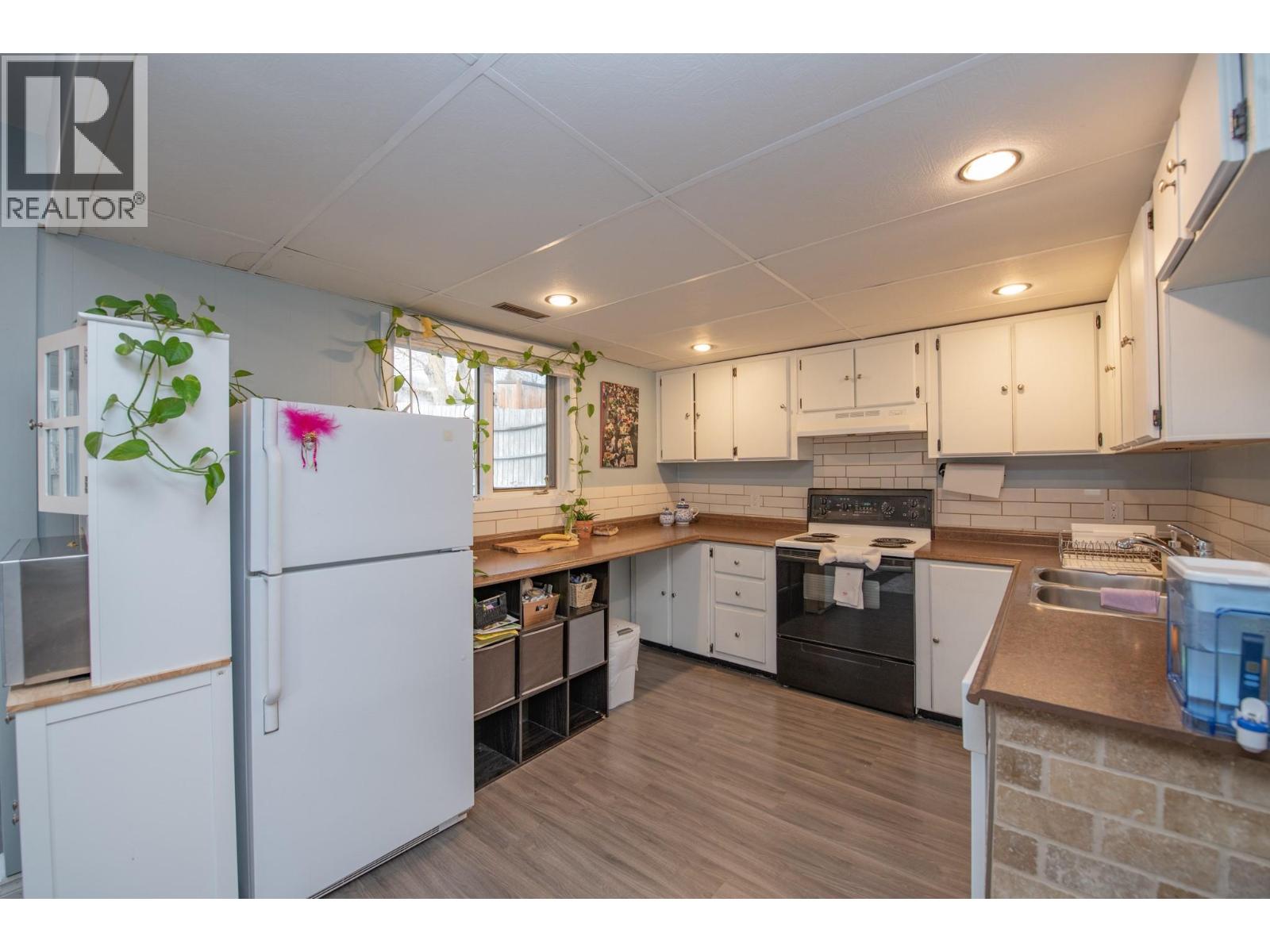 5121 27 Avenue - 25