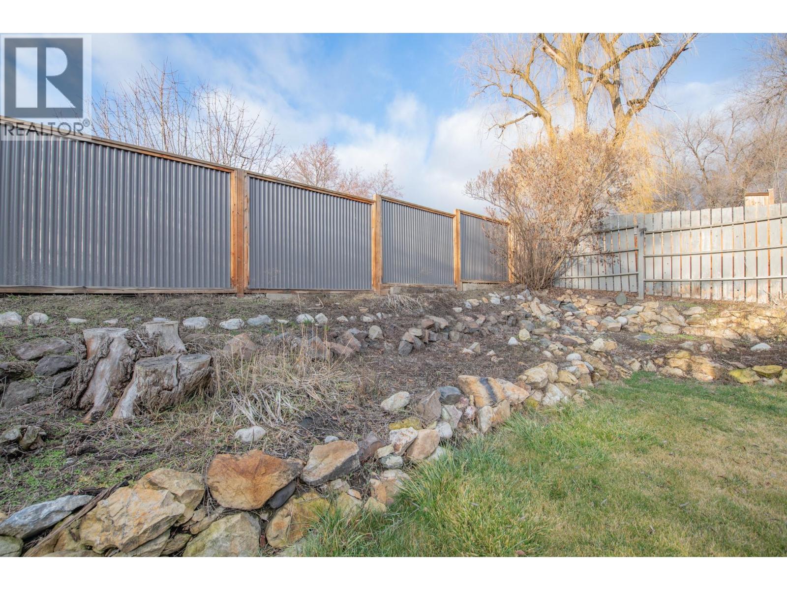 5121 27 Avenue - 40