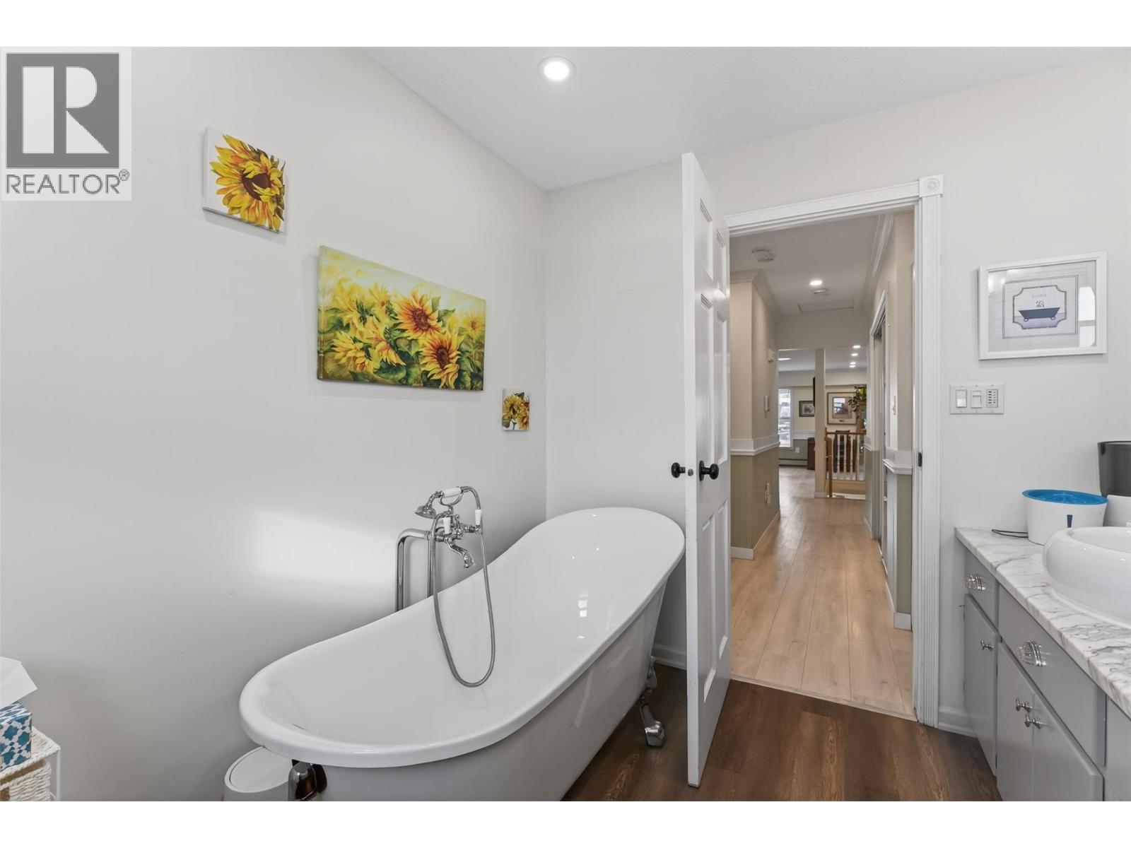 2952 Clapperton Avenue, Merritt